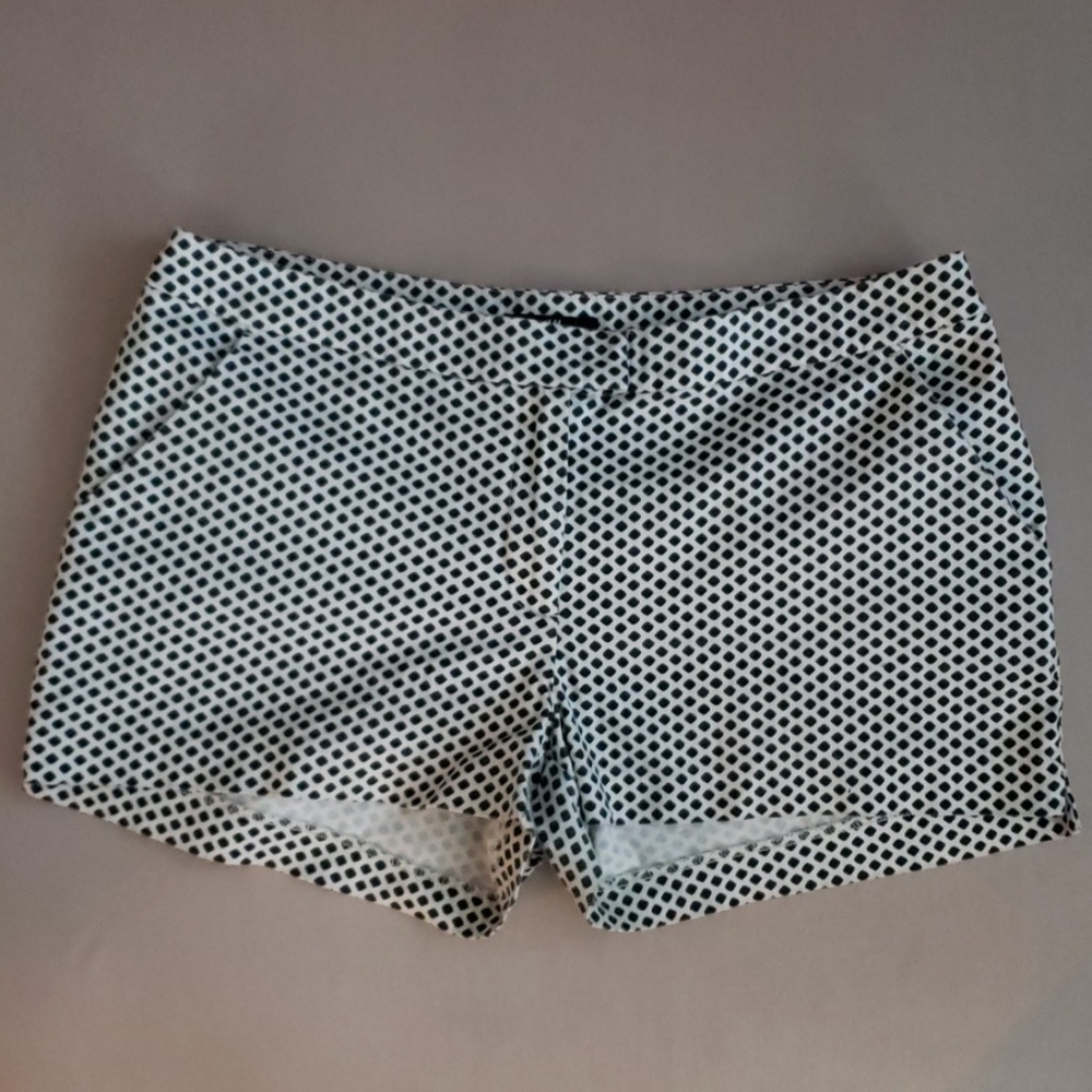 H&M PATTERN SHORTS
